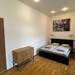 Cosy Studio With Terrace Near Florenc