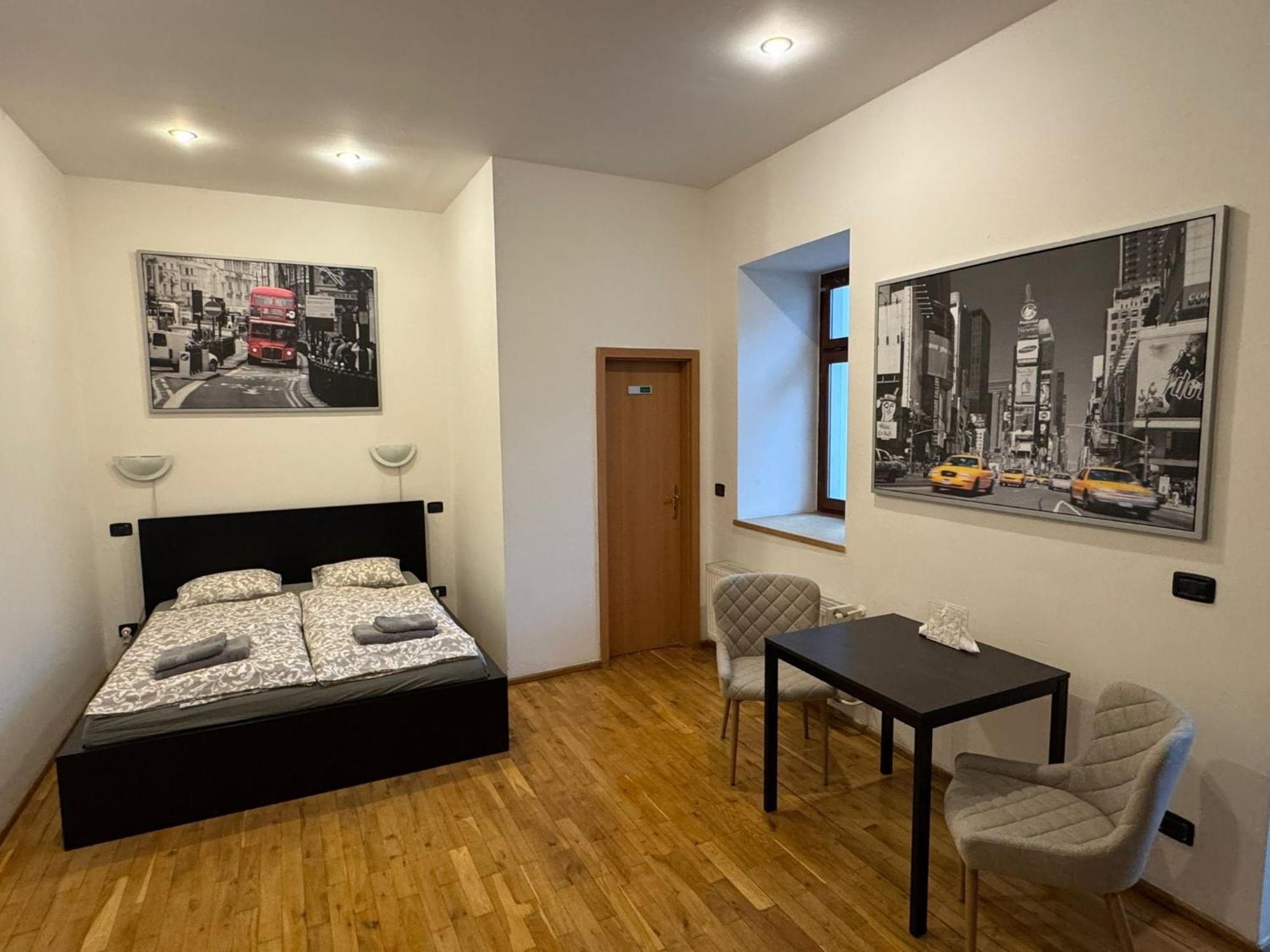 Cosy With Terrace Near Florenc *